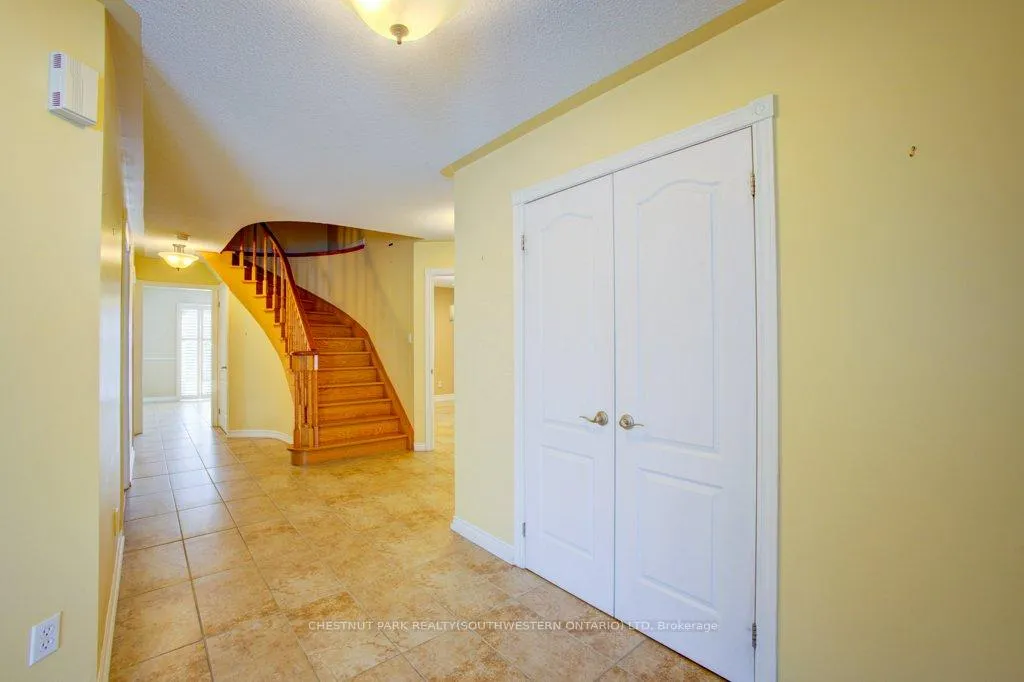 Photo 4 of 105 Veneto Drive, Vaughan, Vaughan Grove — HOMEH