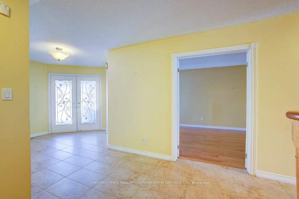 Photo 6 of 105 Veneto Drive, Vaughan, Vaughan Grove — HOMEH