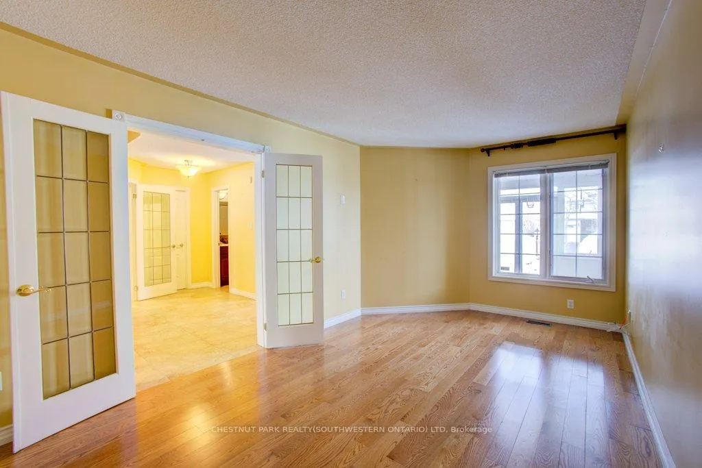 Photo 8 of 105 Veneto Drive, Vaughan, Vaughan Grove — HOMEH