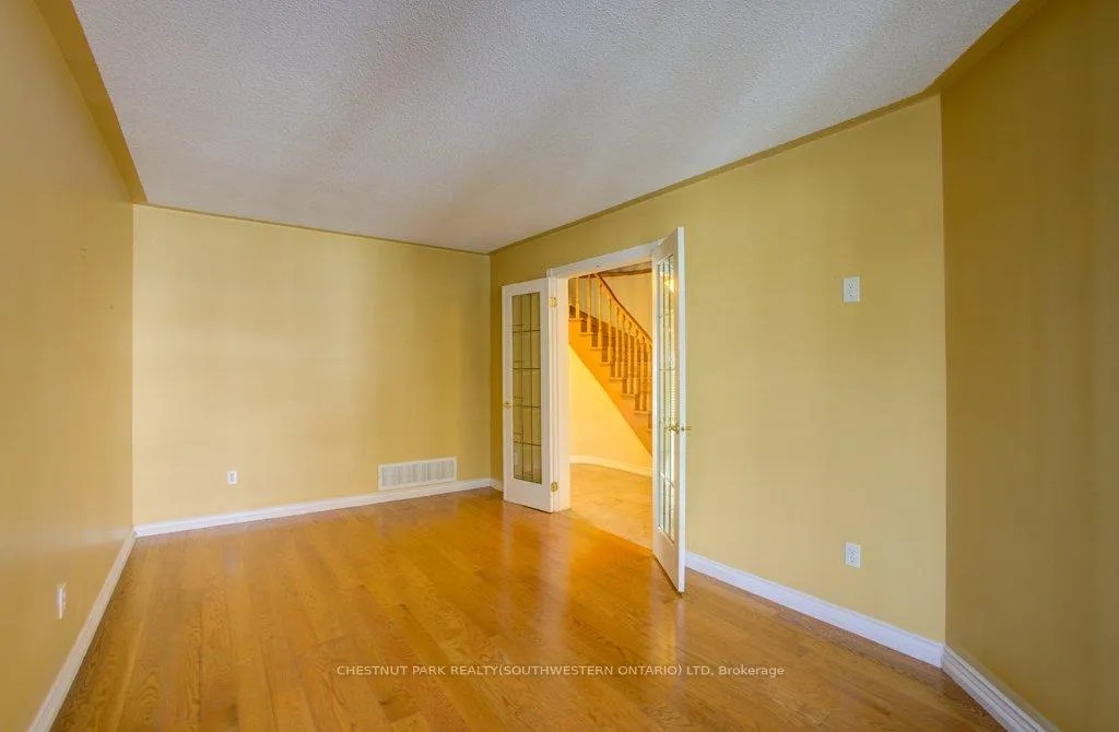 Photo 9 of 105 Veneto Drive, Vaughan, Vaughan Grove — HOMEH