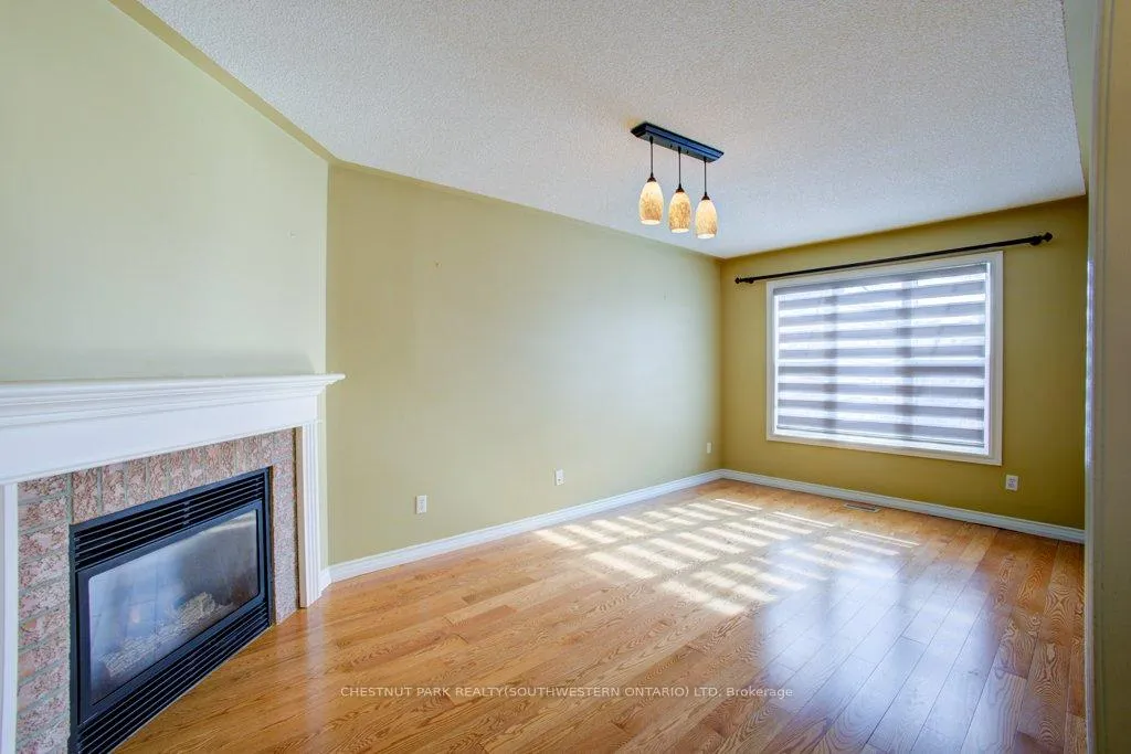 Photo 10 of 105 Veneto Drive, Vaughan, Vaughan Grove — HOMEH