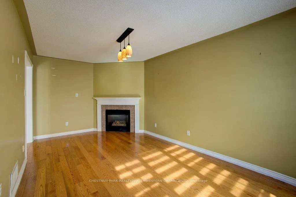 Photo 11 of 105 Veneto Drive, Vaughan, Vaughan Grove — HOMEH