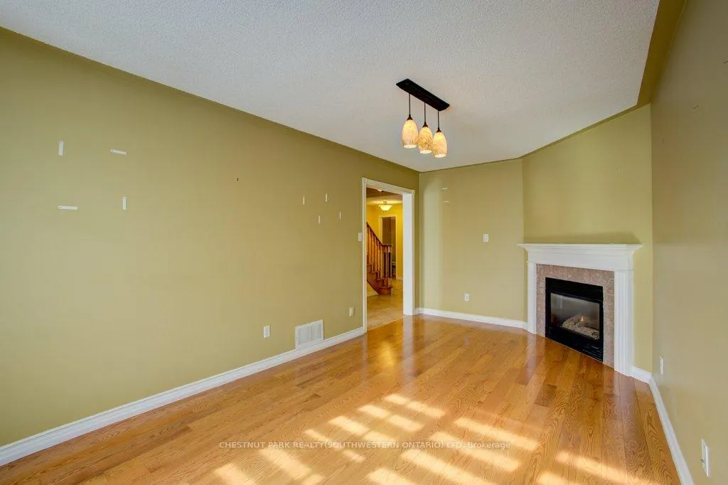 Photo 12 of 105 Veneto Drive, Vaughan, Vaughan Grove — HOMEH