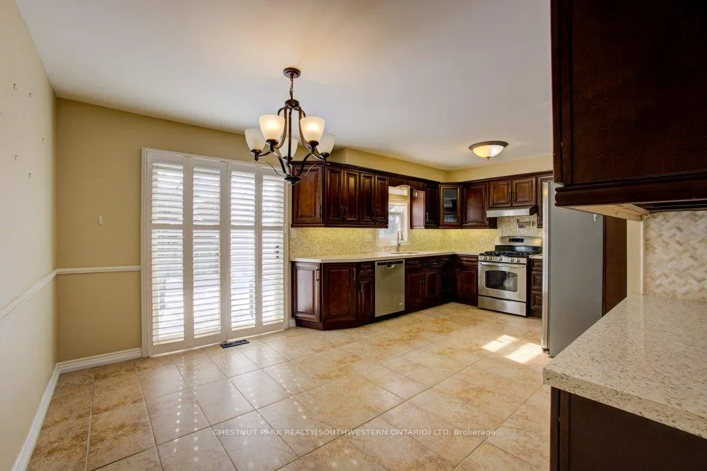 Photo 13 of 105 Veneto Drive, Vaughan, Vaughan Grove — HOMEH