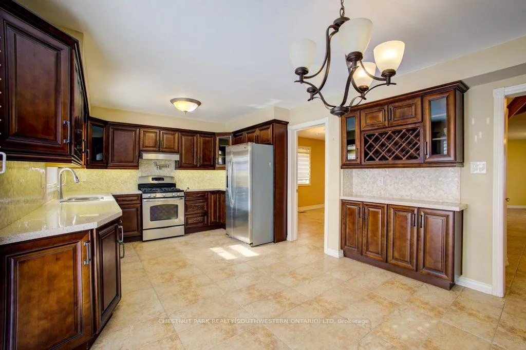 Photo 14 of 105 Veneto Drive, Vaughan, Vaughan Grove — HOMEH