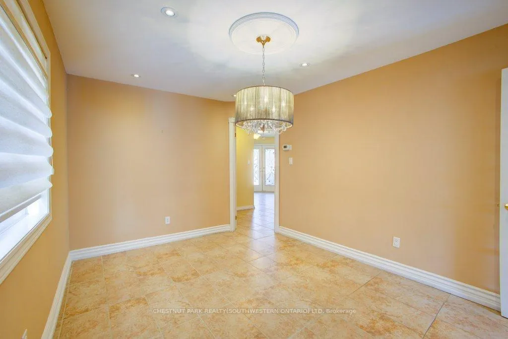 Photo 19 of 105 Veneto Drive, Vaughan, Vaughan Grove — HOMEH