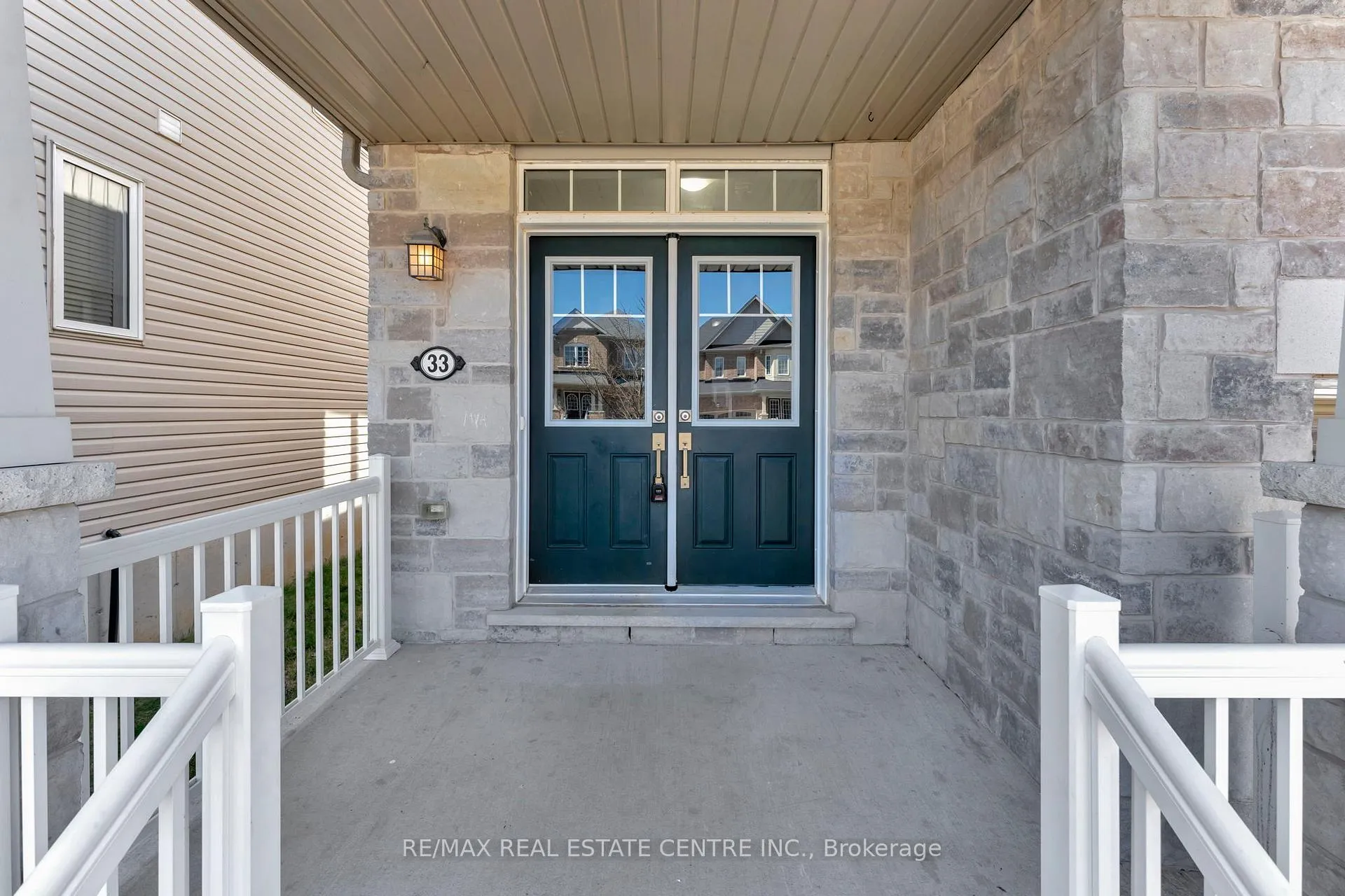 Photo 4 of 33 Sumac Drive, Haldimand — HOMEH
