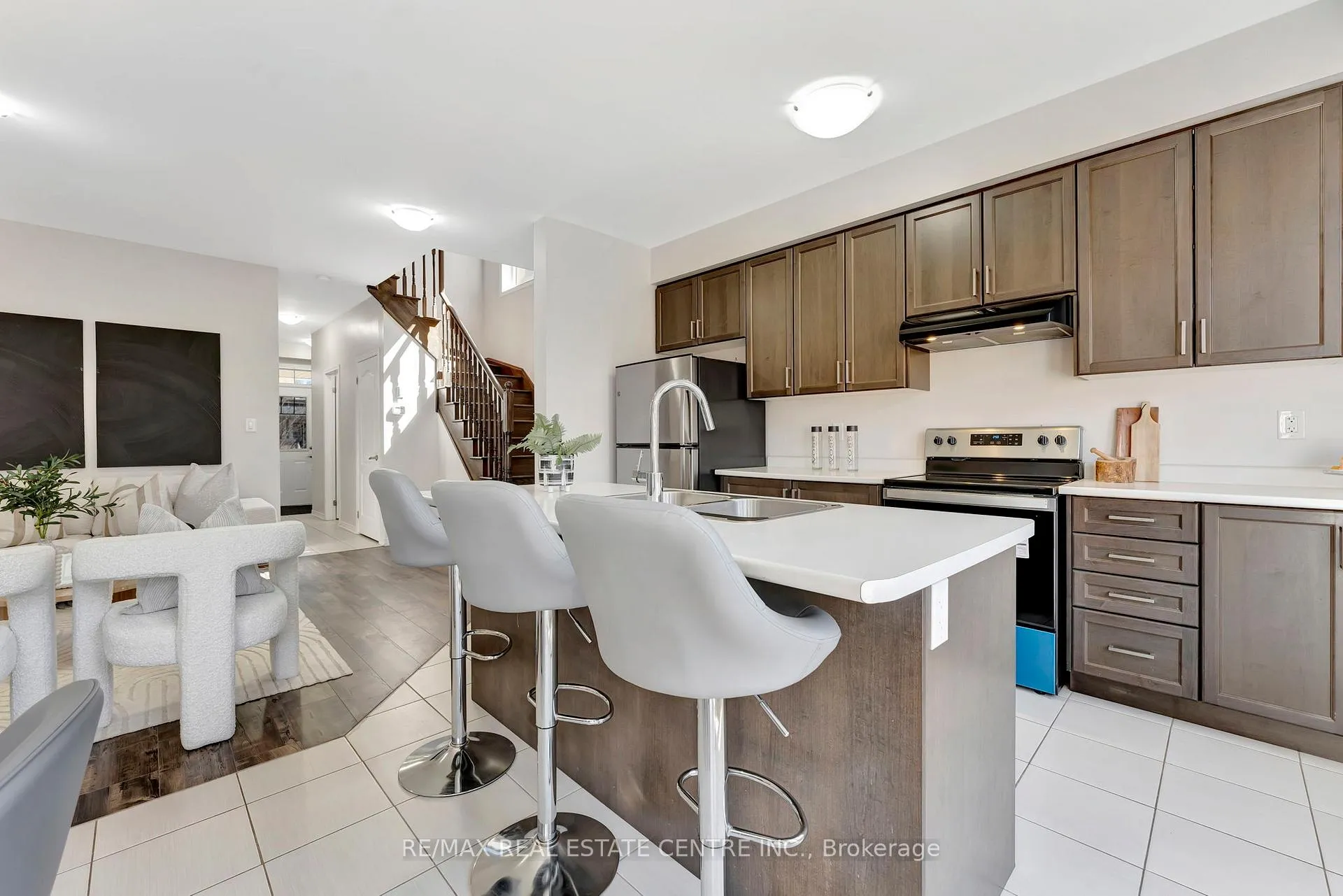 Photo 14 of 33 Sumac Drive, Haldimand — HOMEH