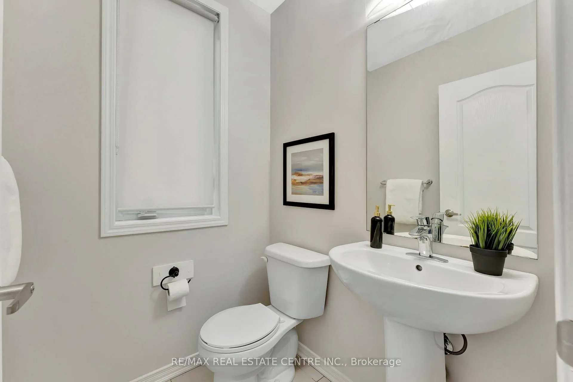 Photo 16 of 33 Sumac Drive, Haldimand — HOMEH