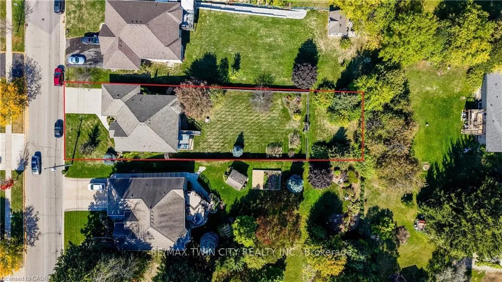 Photo 3 of 430 Caryndale Drive, Kitchener — HOMEH