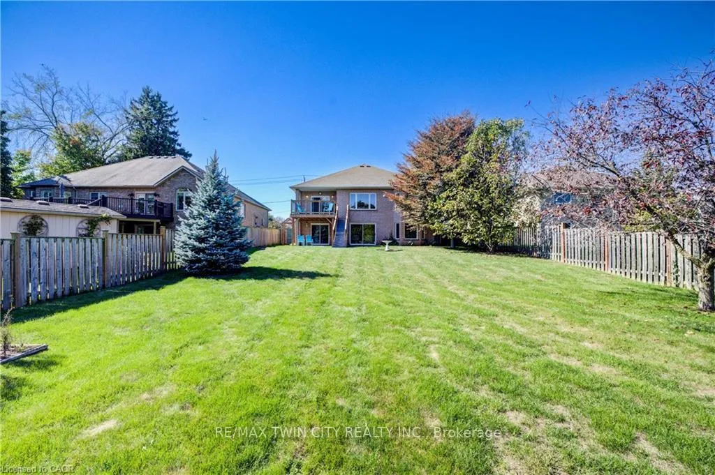 Photo 5 of 430 Caryndale Drive, Kitchener — HOMEH