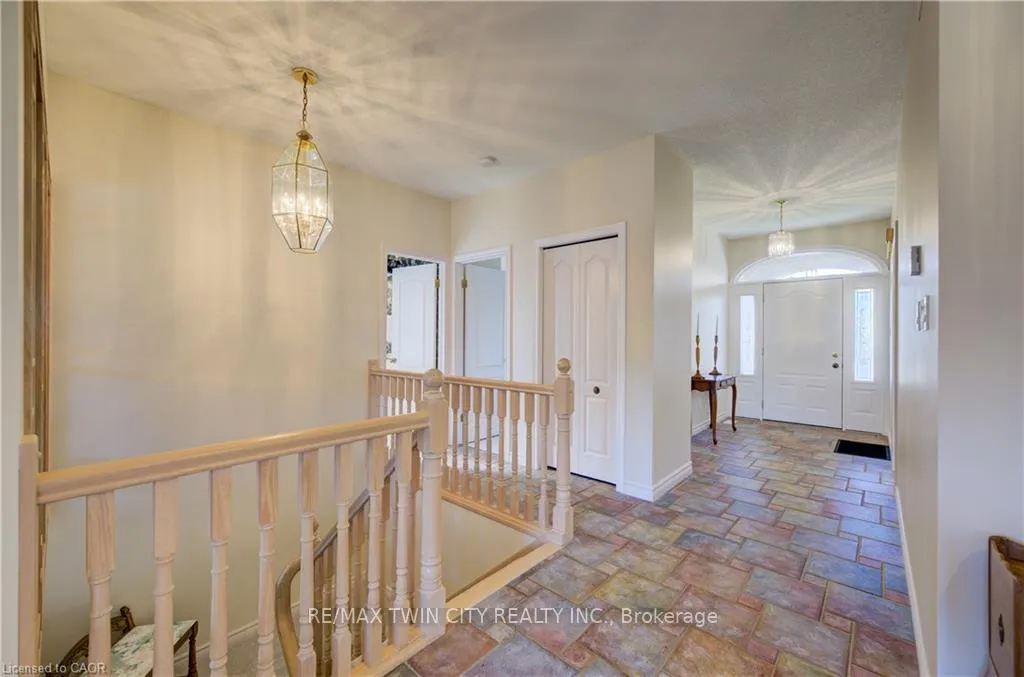 Photo 7 of 430 Caryndale Drive, Kitchener — HOMEH