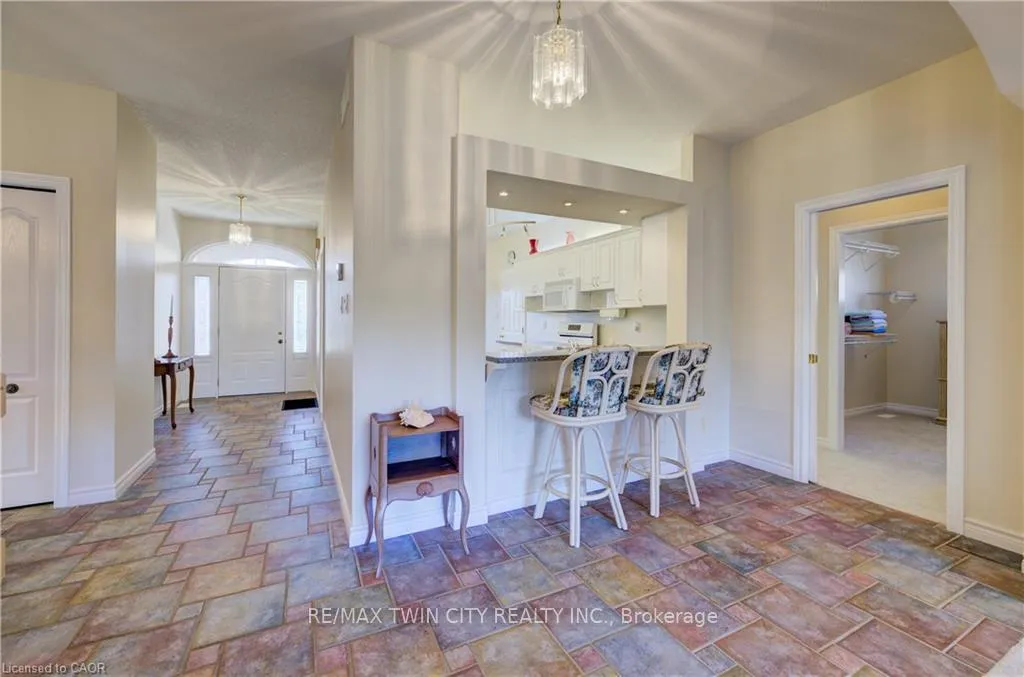 Photo 9 of 430 Caryndale Drive, Kitchener — HOMEH
