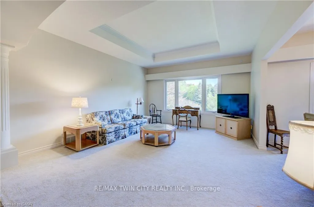 Photo 12 of 430 Caryndale Drive, Kitchener — HOMEH