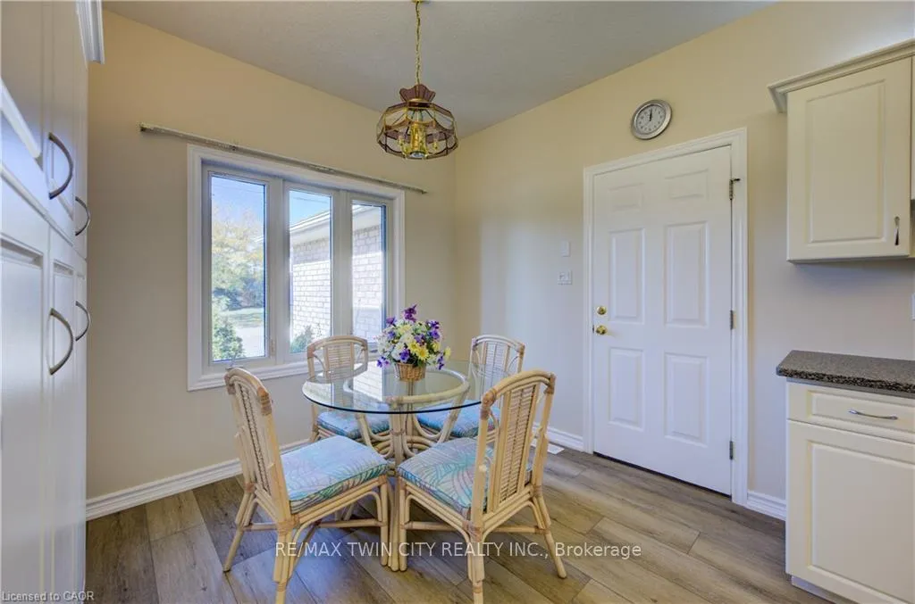 Photo 15 of 430 Caryndale Drive, Kitchener — HOMEH