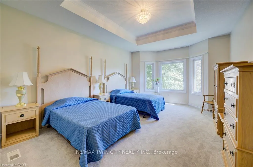 Photo 18 of 430 Caryndale Drive, Kitchener — HOMEH