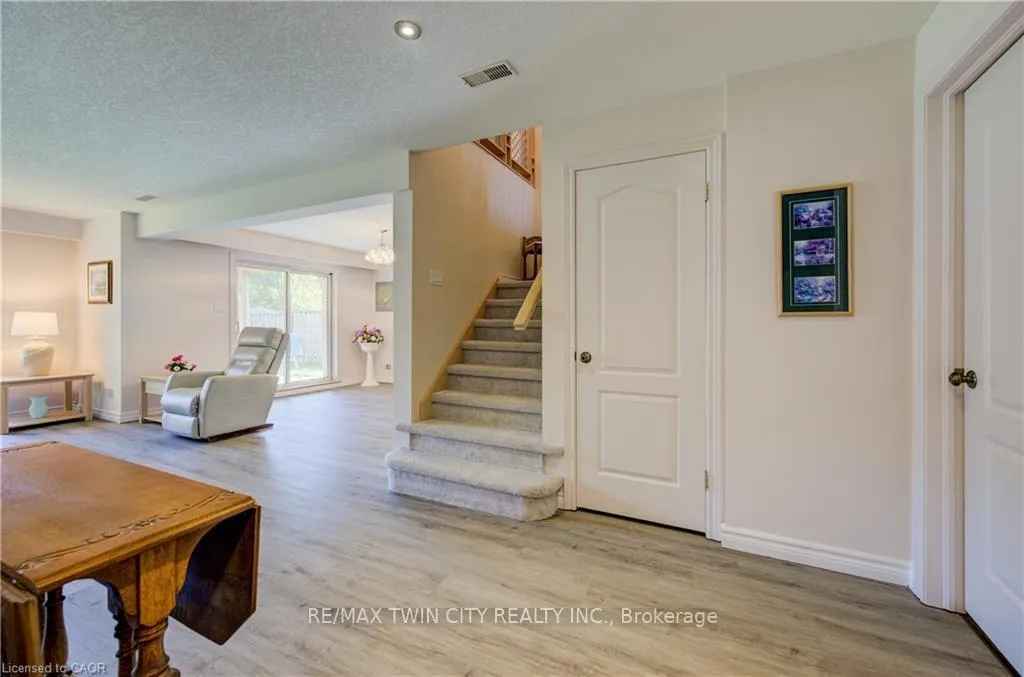 Photo 22 of 430 Caryndale Drive, Kitchener — HOMEH