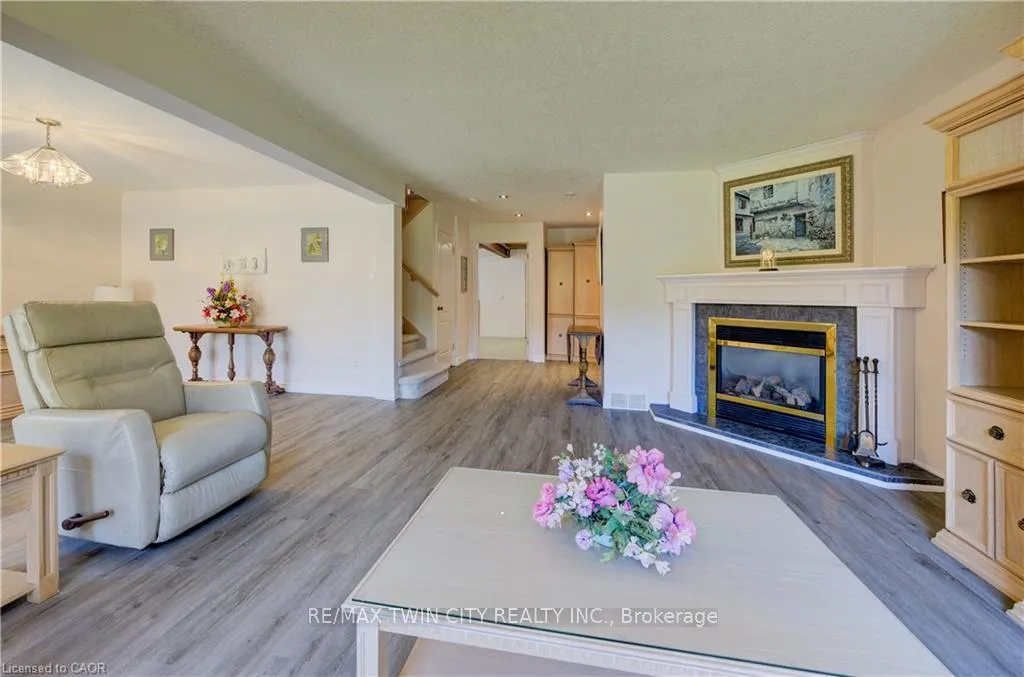 Photo 24 of 430 Caryndale Drive, Kitchener — HOMEH
