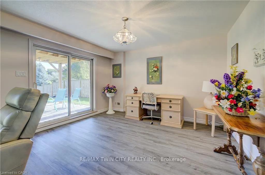 Photo 25 of 430 Caryndale Drive, Kitchener — HOMEH