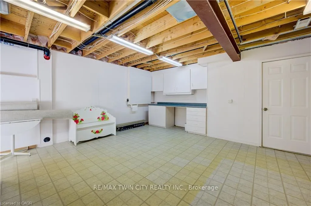 Photo 27 of 430 Caryndale Drive, Kitchener — HOMEH