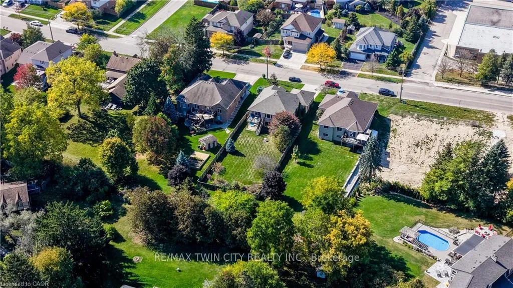 Photo 37 of 430 Caryndale Drive, Kitchener — HOMEH