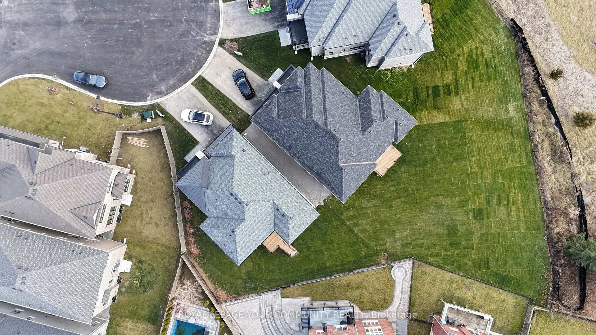 Photo 2 of 6 Bunn Court, Aurora, Bayview Northeast — HOMEH