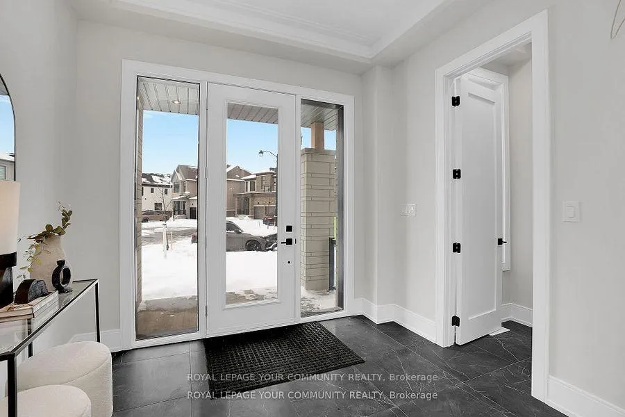 Photo 3 of 6 Bunn Court, Aurora, Bayview Northeast — HOMEH
