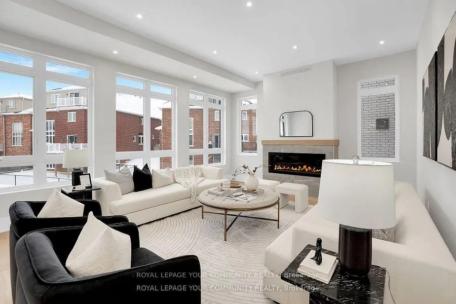 Photo 9 of 6 Bunn Court, Aurora, Bayview Northeast — HOMEH