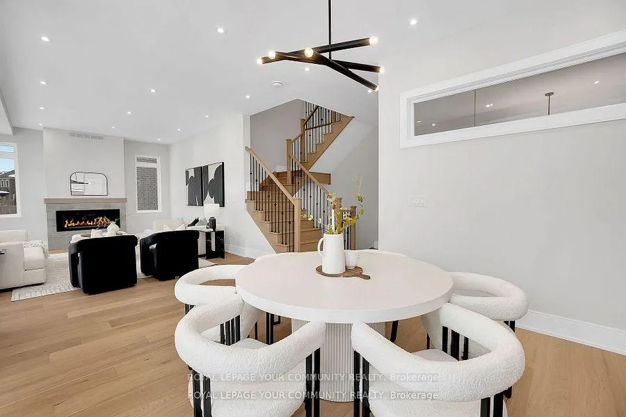 Photo 12 of 6 Bunn Court, Aurora, Bayview Northeast — HOMEH