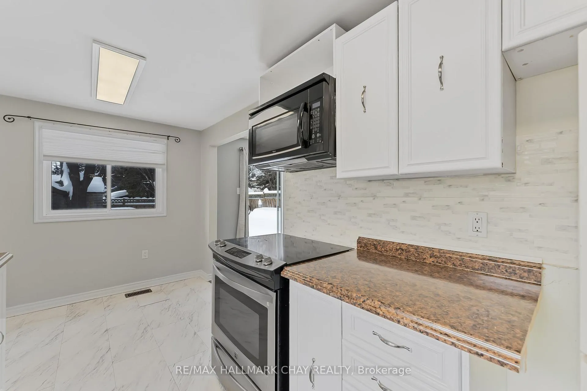 Photo 7 of 6 Fletcher Drive, Barrie, Grove East — HOMEH