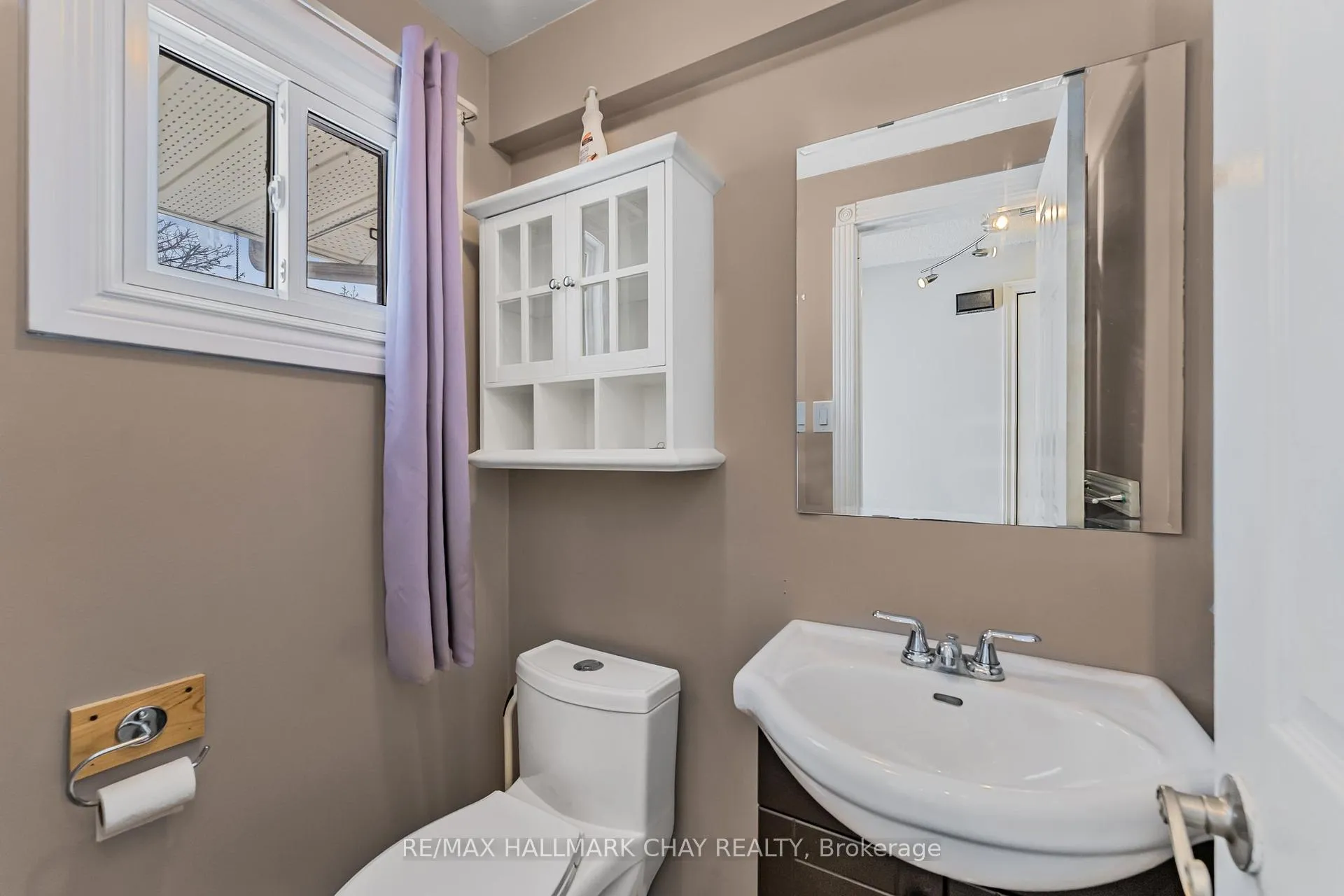 Photo 8 of 6 Fletcher Drive, Barrie, Grove East — HOMEH
