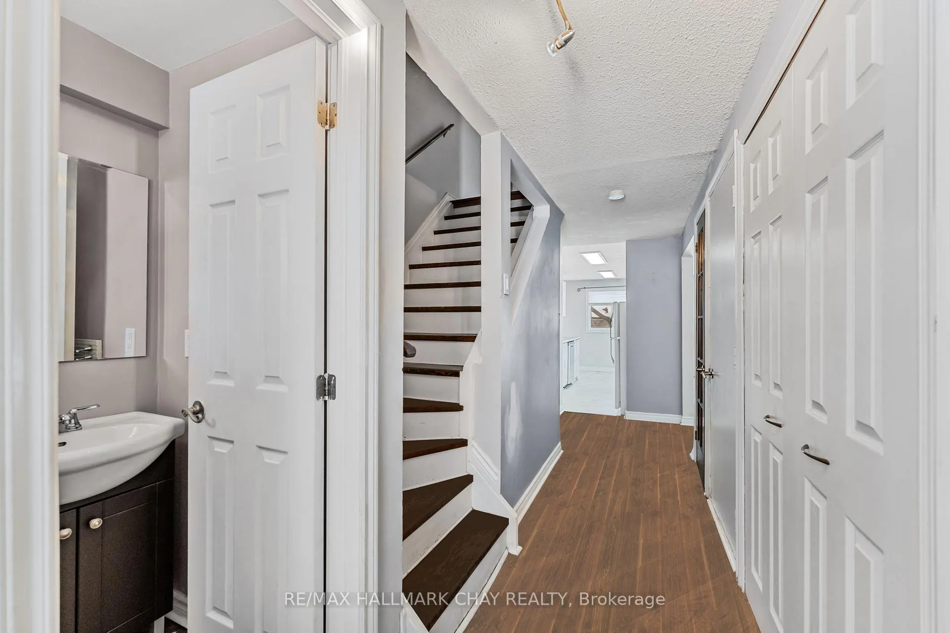 Photo 10 of 6 Fletcher Drive, Barrie, Grove East — HOMEH