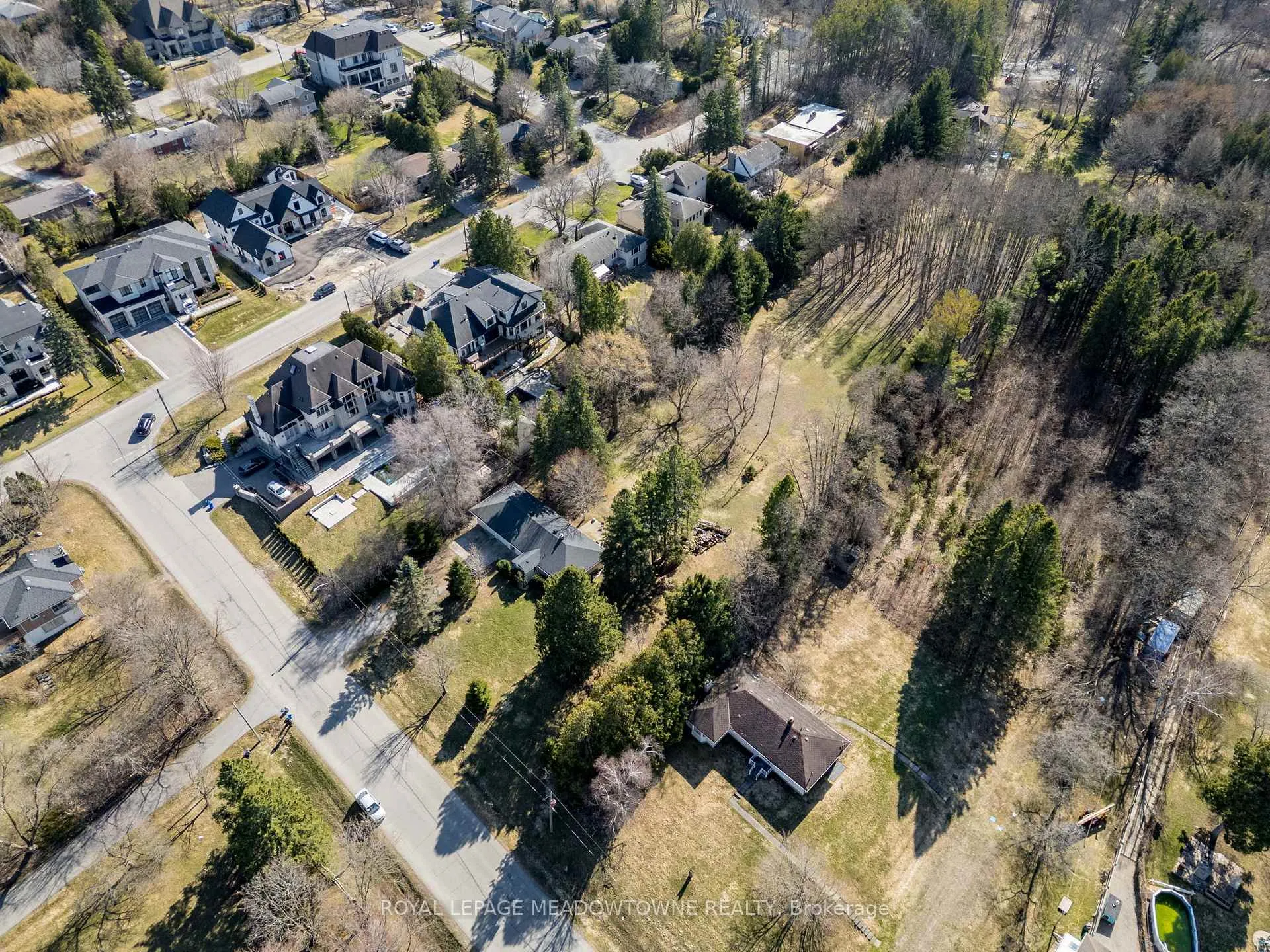 Photo 3 of 200 Martin Street, King, King City — HOMEH