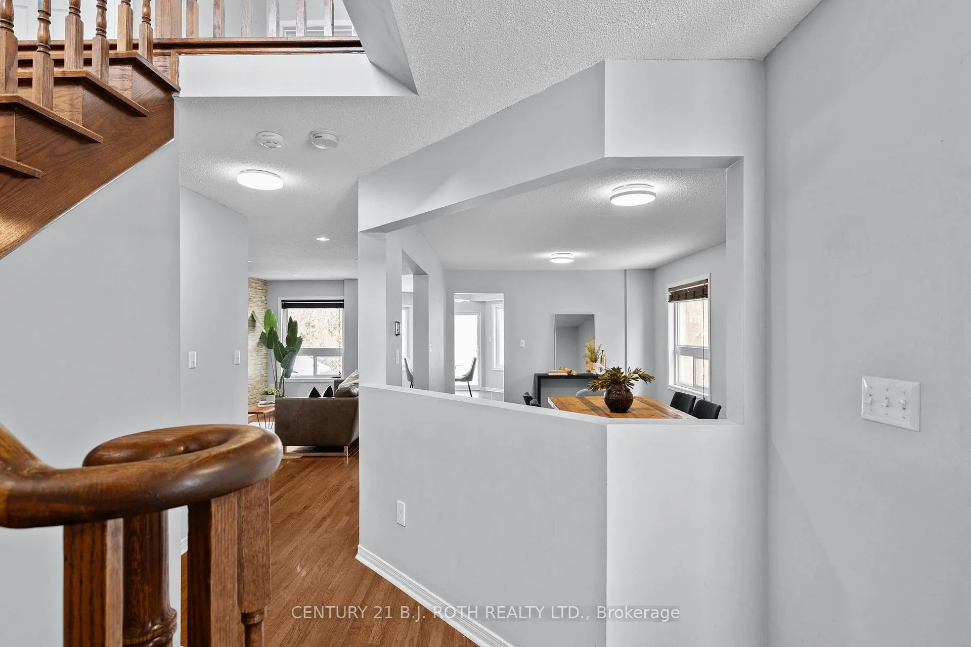 Photo 4 of 1268 Fox Hill Street, Innisfil, Alcona — HOMEH