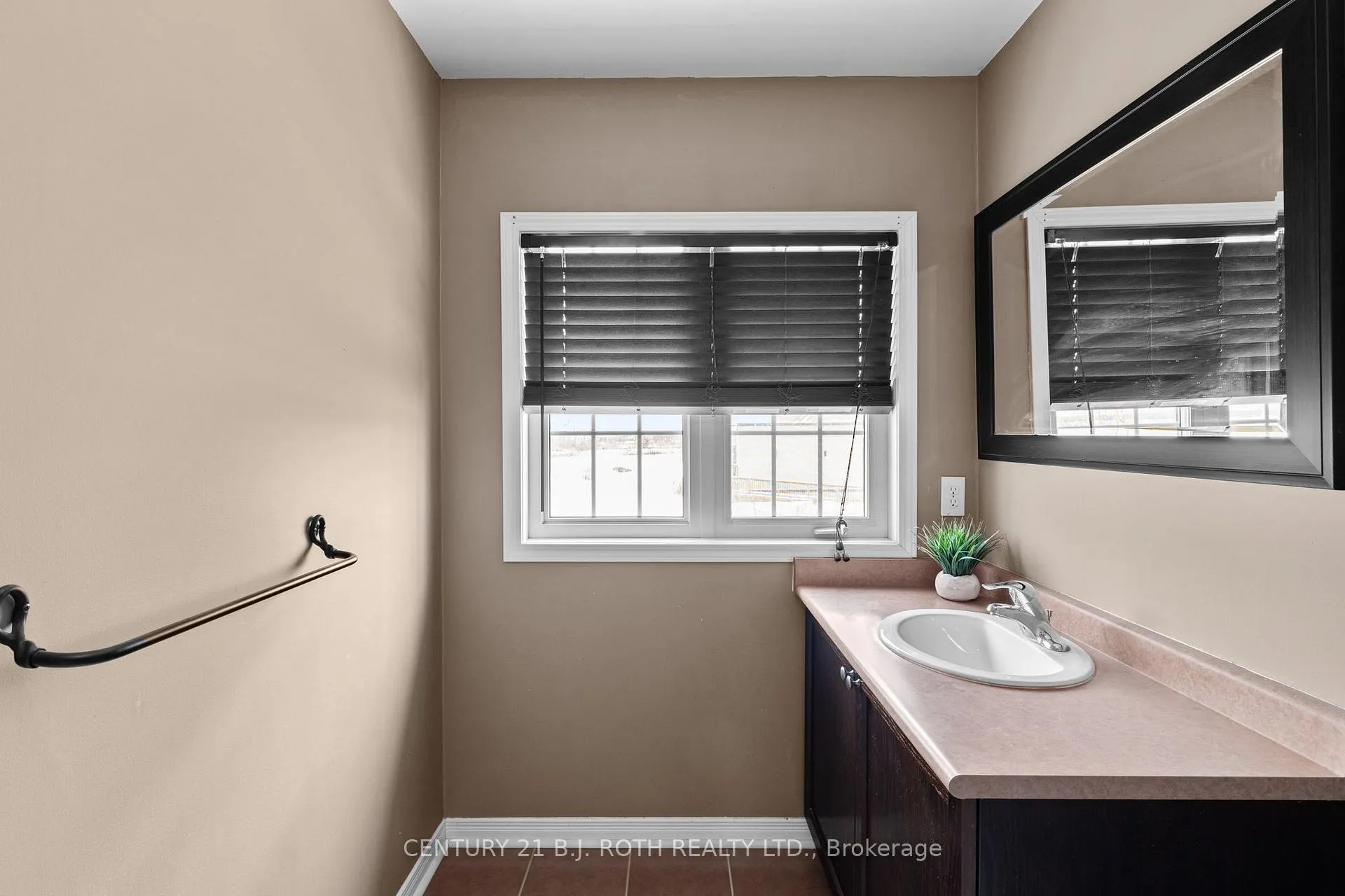 Photo 23 of 1268 Fox Hill Street, Innisfil, Alcona — HOMEH