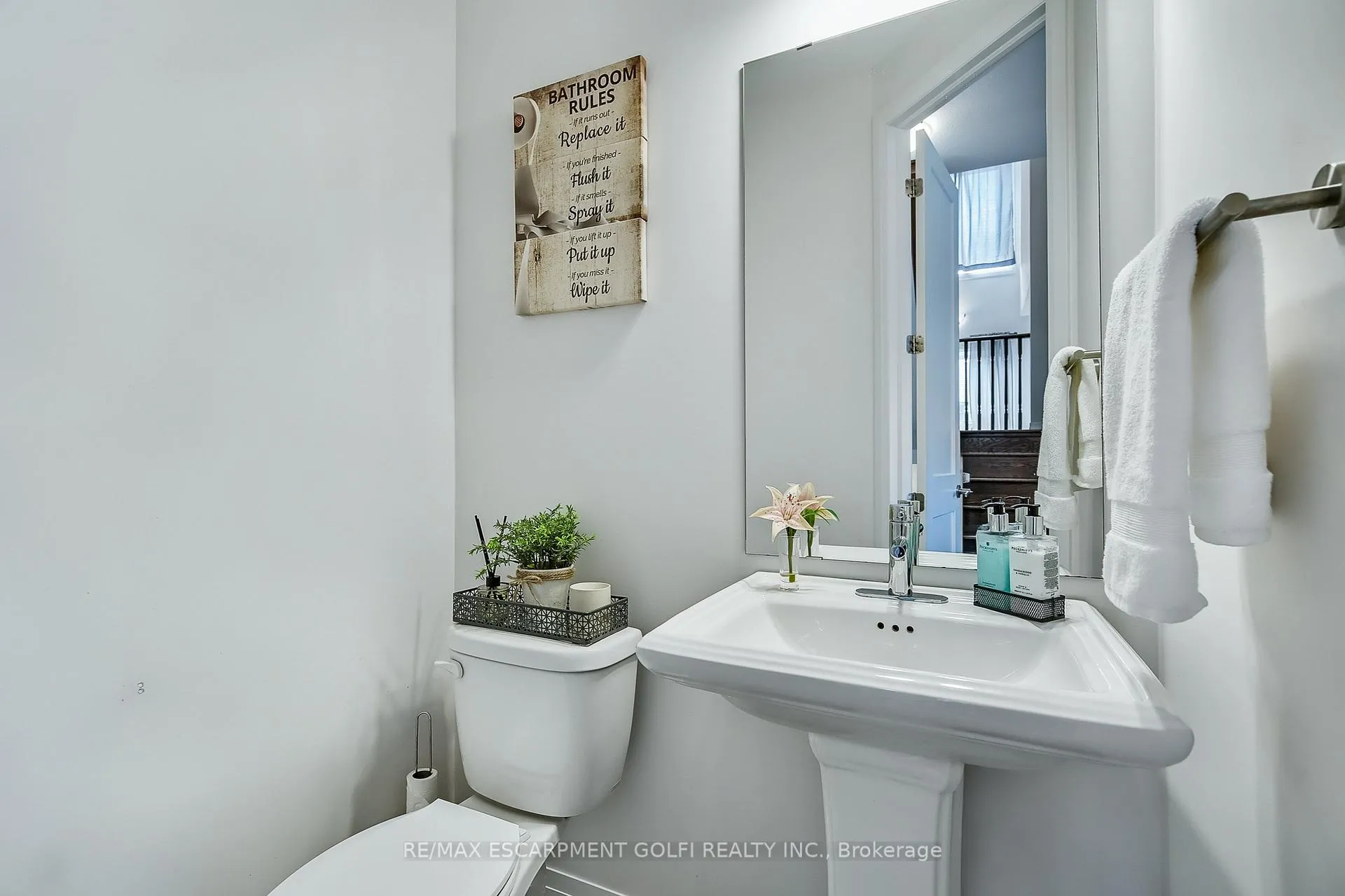 Photo 9 of 5062 Connor Drive, Lincoln, Beamsville — HOMEH
