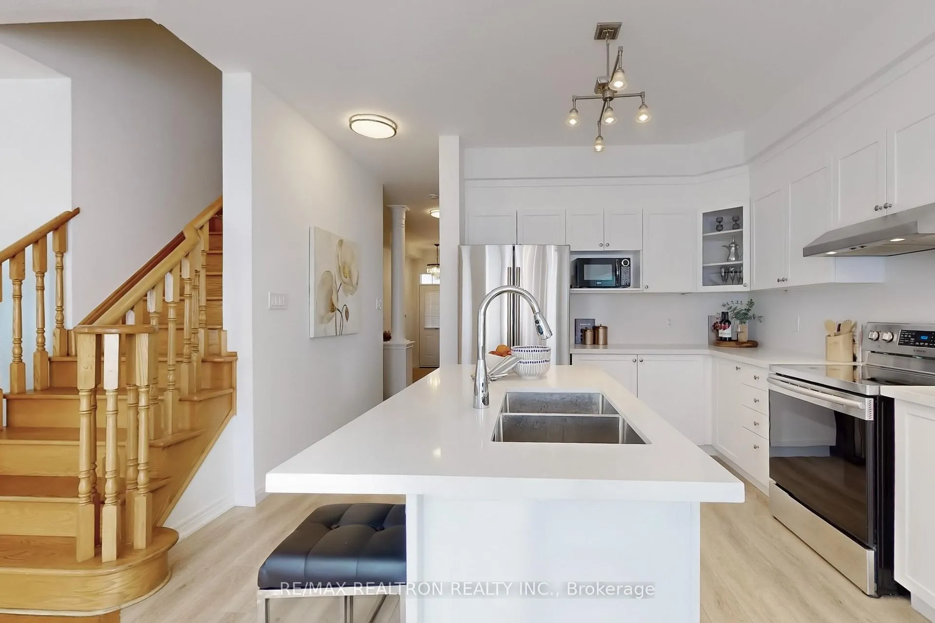 Photo 11 of 21 Angelico Avenue, Vaughan, Vellore Village — HOMEH
