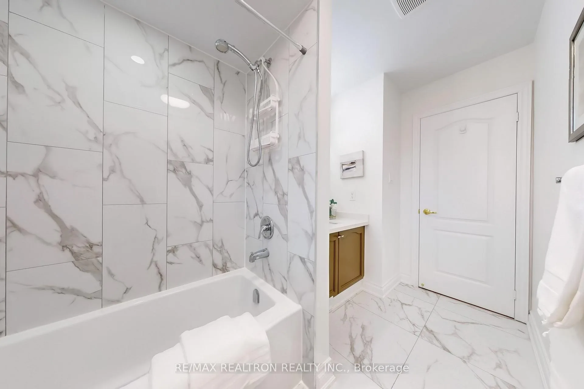 Photo 27 of 21 Angelico Avenue, Vaughan, Vellore Village — HOMEH