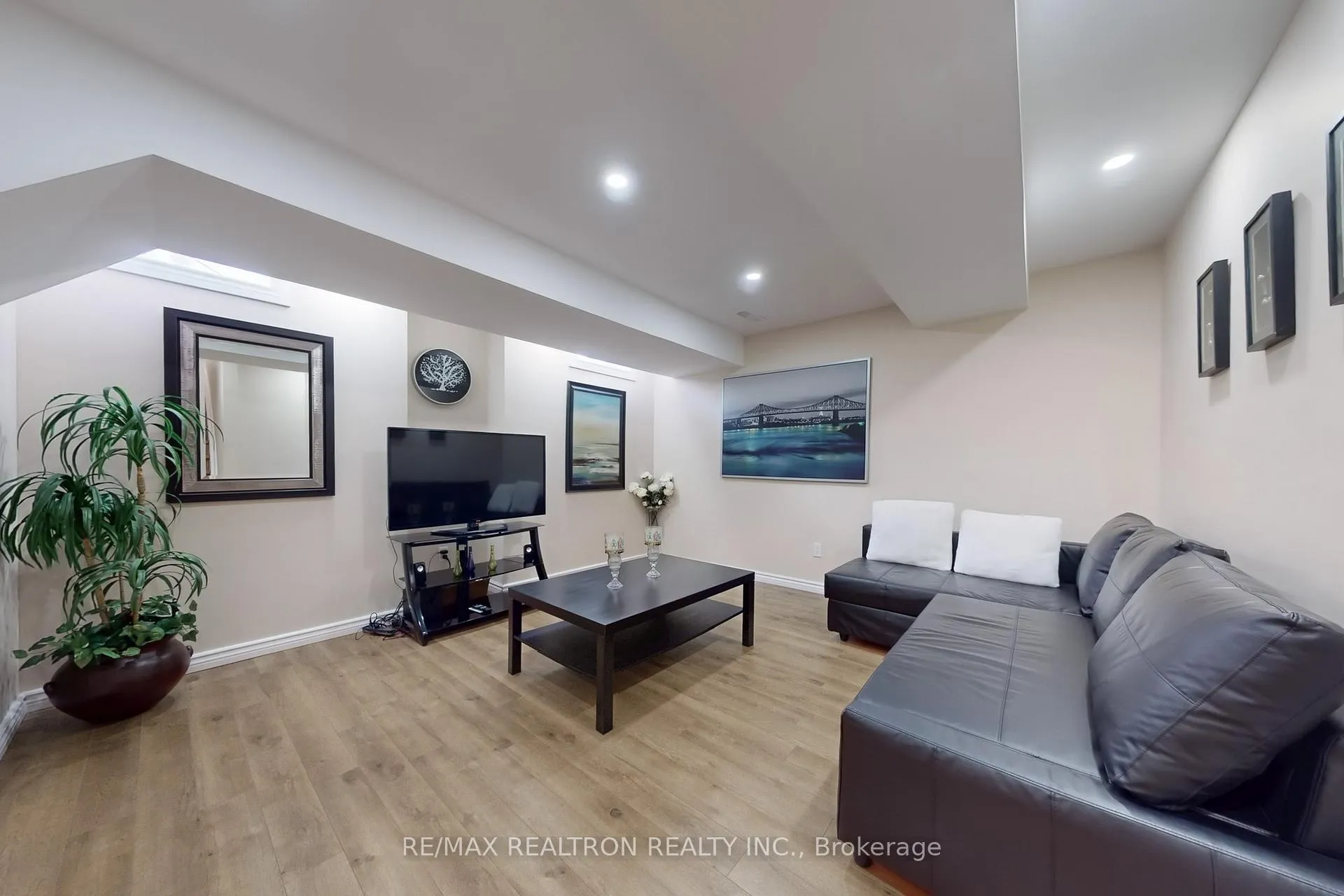Photo 30 of 21 Angelico Avenue, Vaughan, Vellore Village — HOMEH