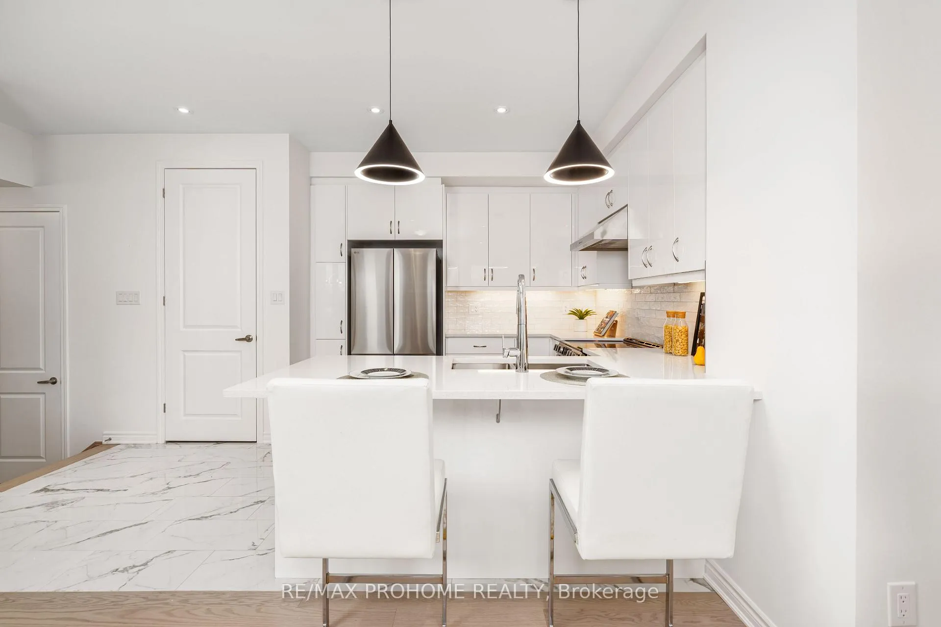 Photo 8 of 36 Azure Drive, Markham, Victoria Square — HOMEH