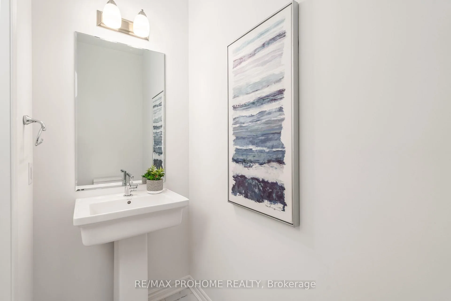 Photo 16 of 36 Azure Drive, Markham, Victoria Square — HOMEH
