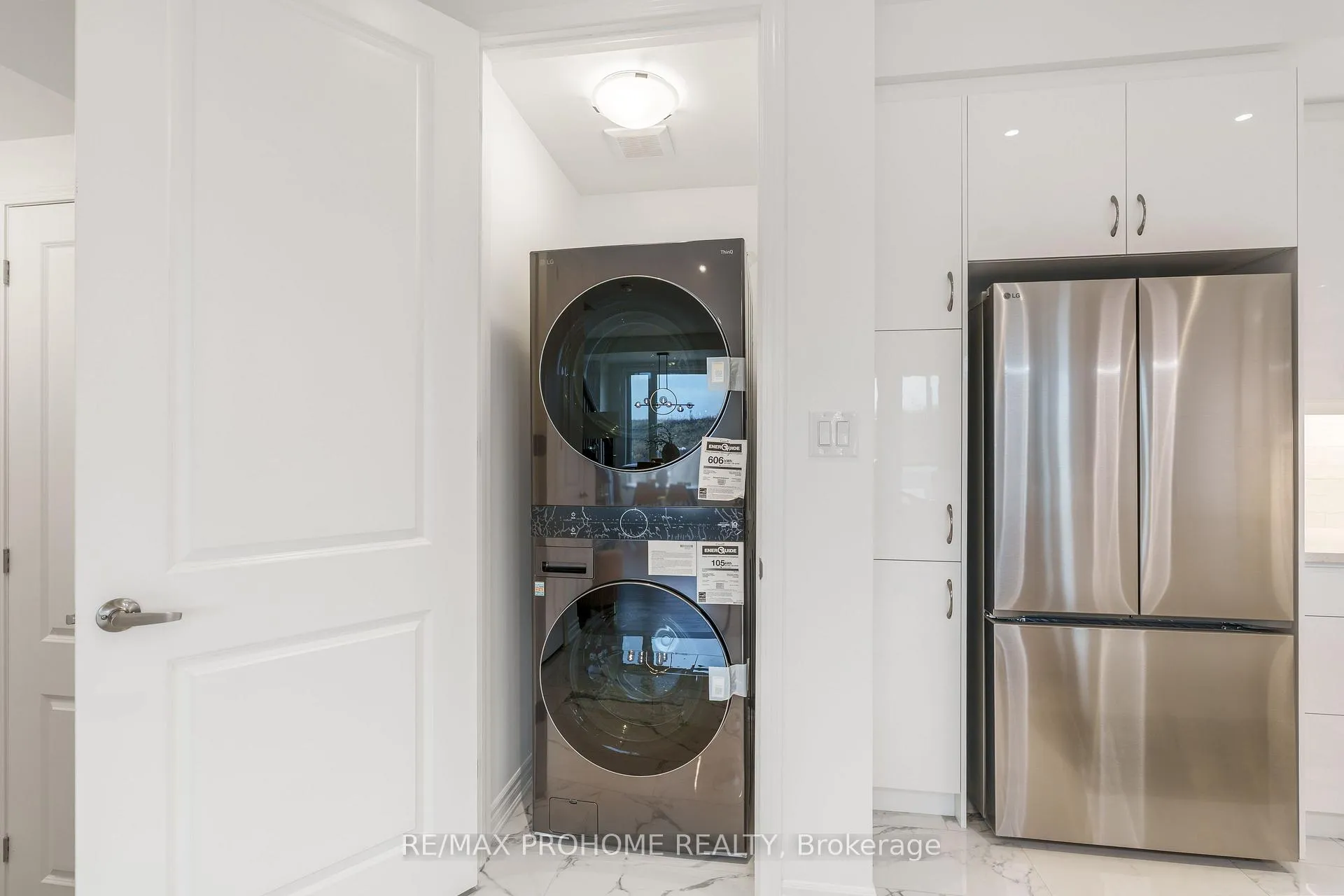 Photo 17 of 36 Azure Drive, Markham, Victoria Square — HOMEH