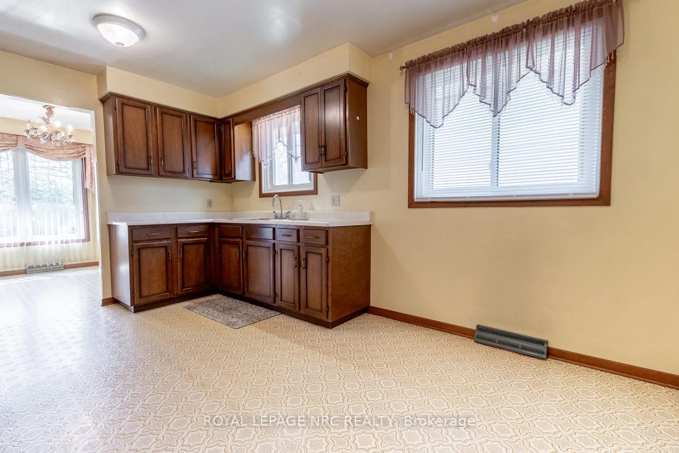 Photo 3 of 18 McColl Drive, Welland, N. Welland — HOMEH