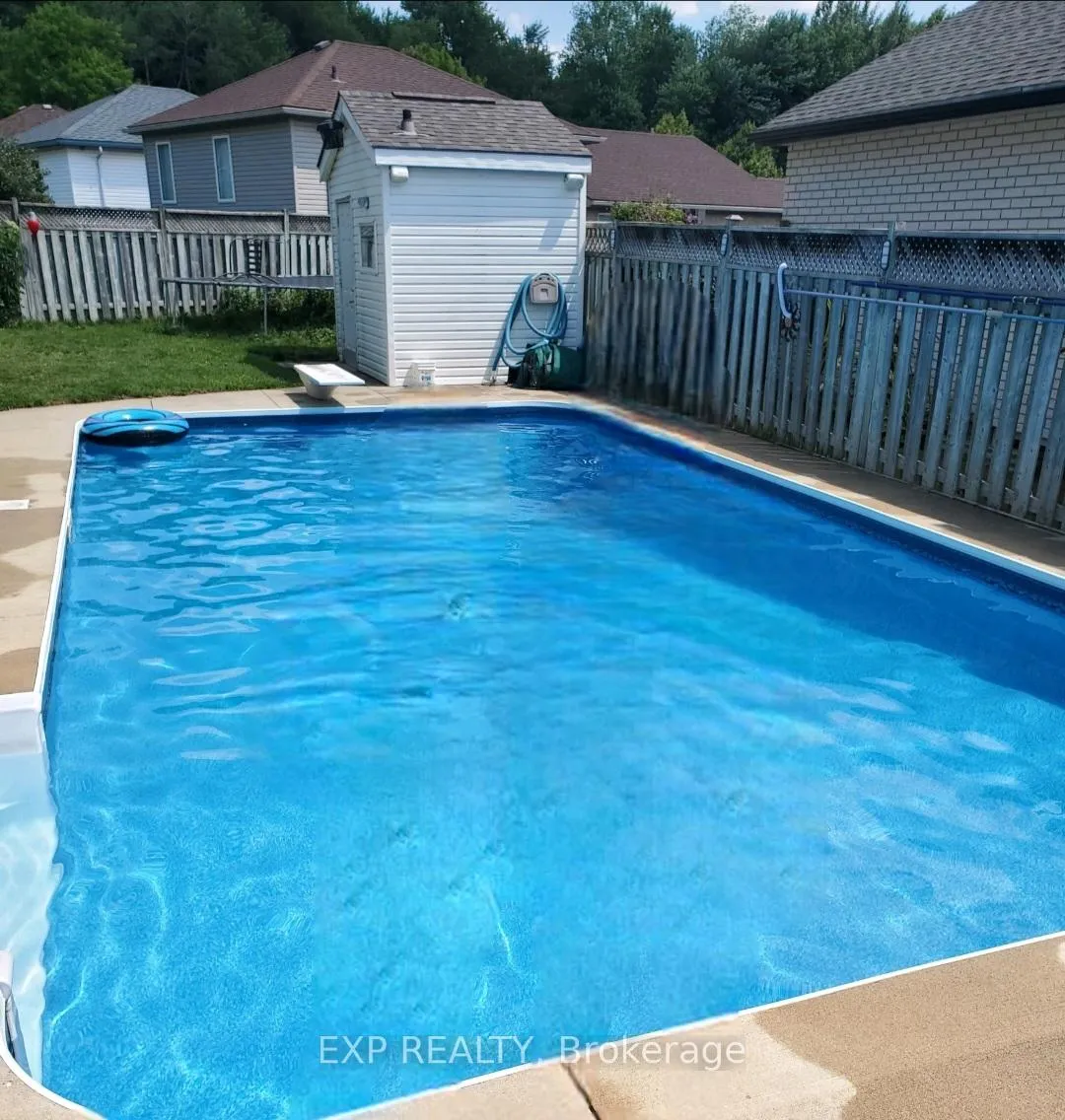 Photo 6 of 26 Gregg Court, Kitchener — HOMEH