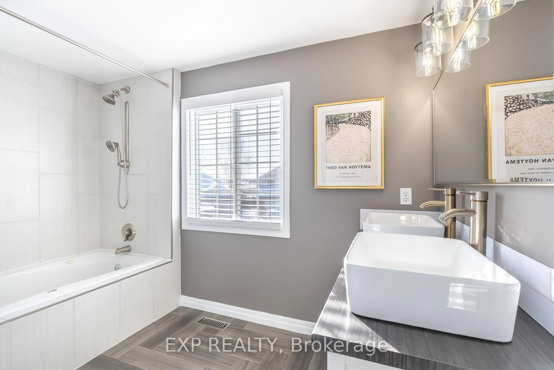 Photo 8 of 26 Gregg Court, Kitchener — HOMEH