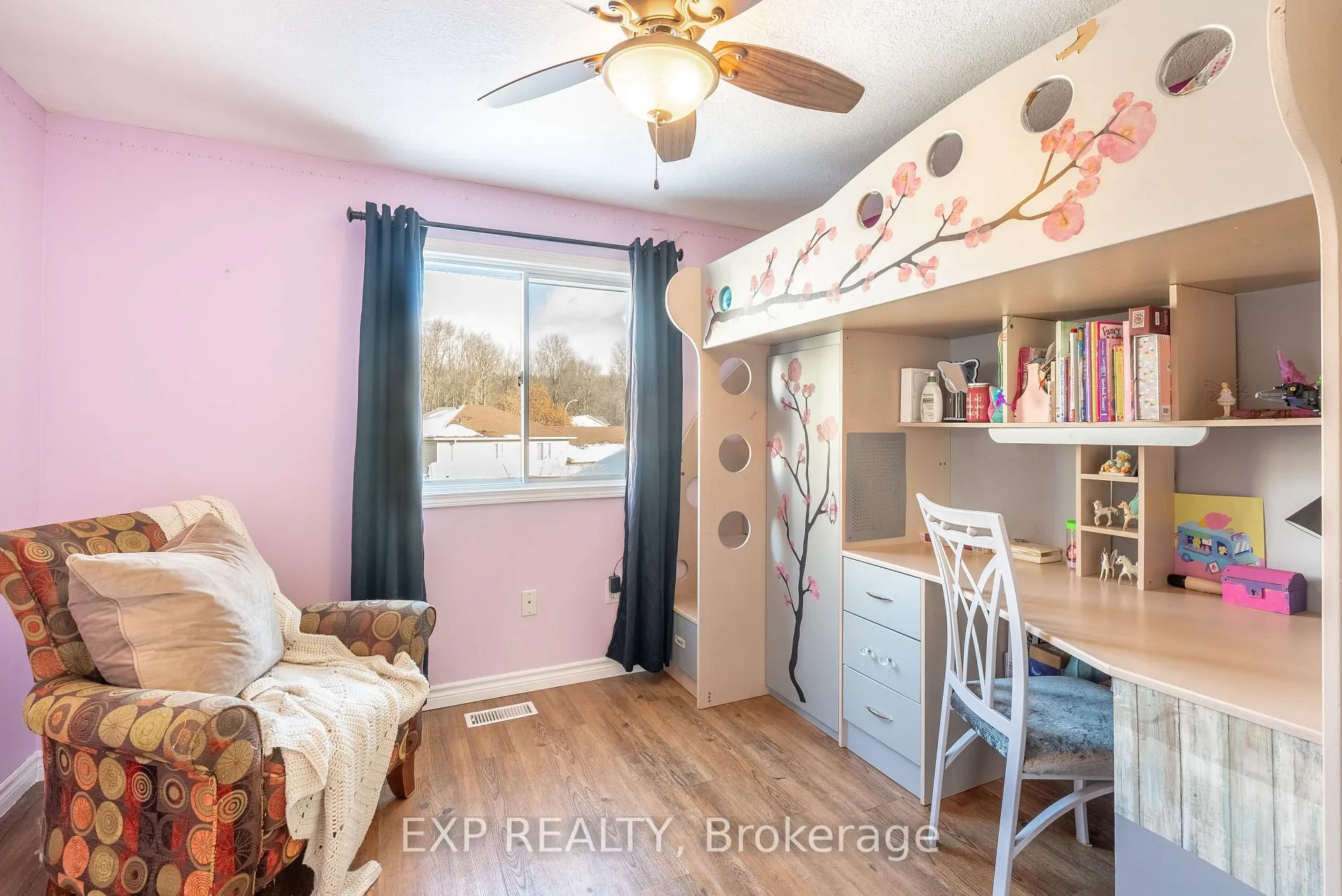 Photo 9 of 26 Gregg Court, Kitchener — HOMEH