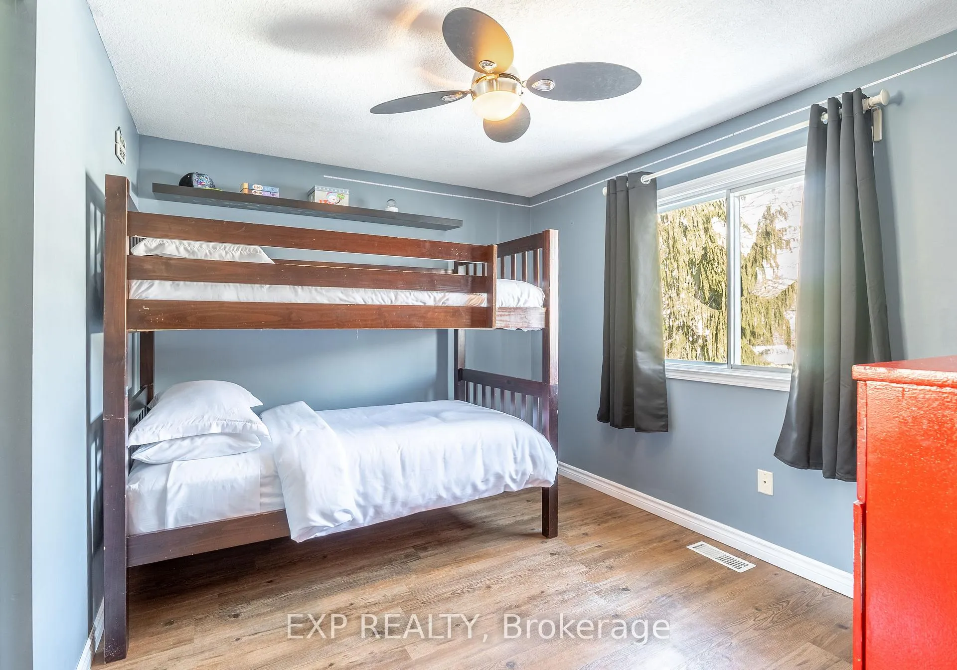 Photo 10 of 26 Gregg Court, Kitchener — HOMEH