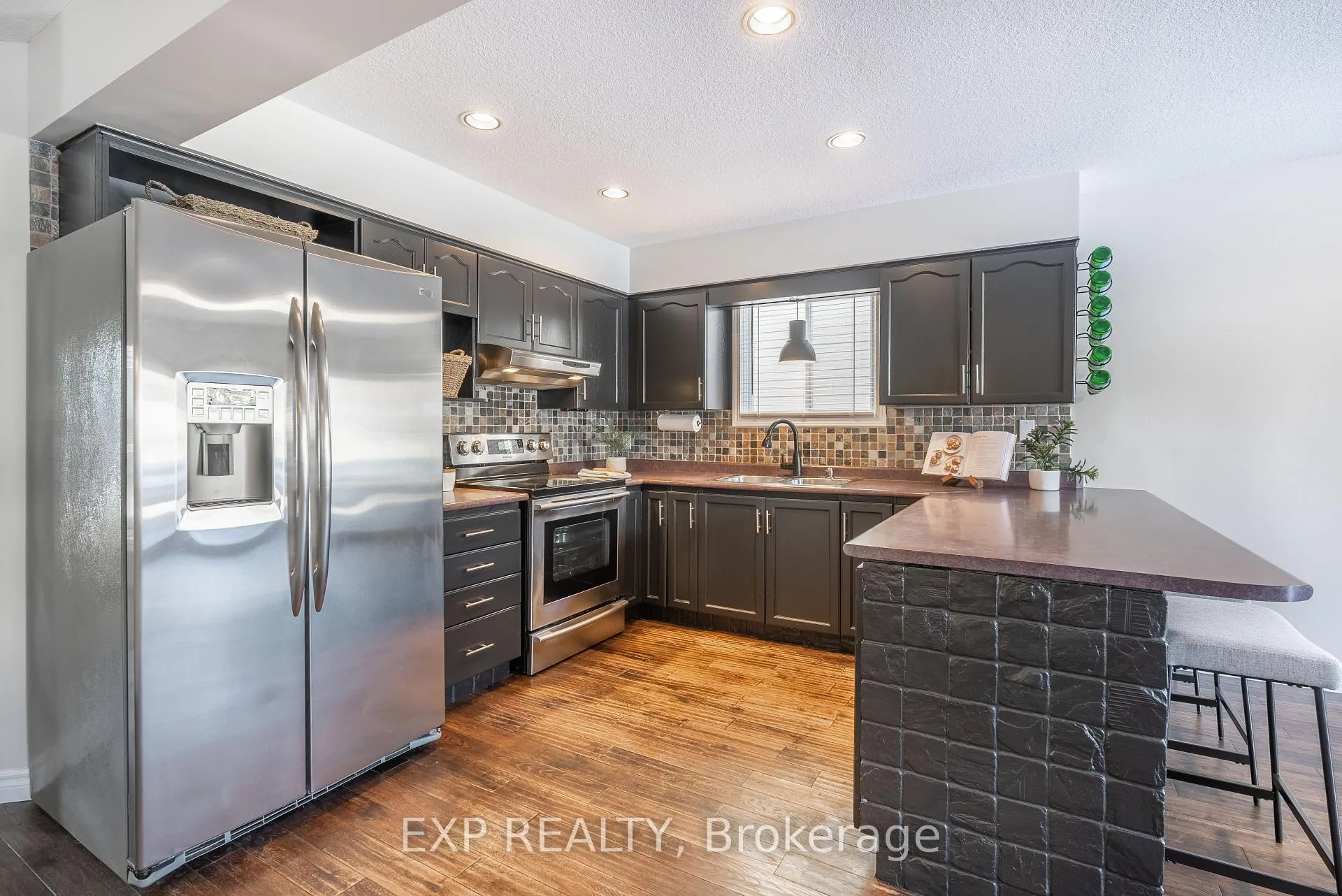 Photo 17 of 26 Gregg Court, Kitchener — HOMEH
