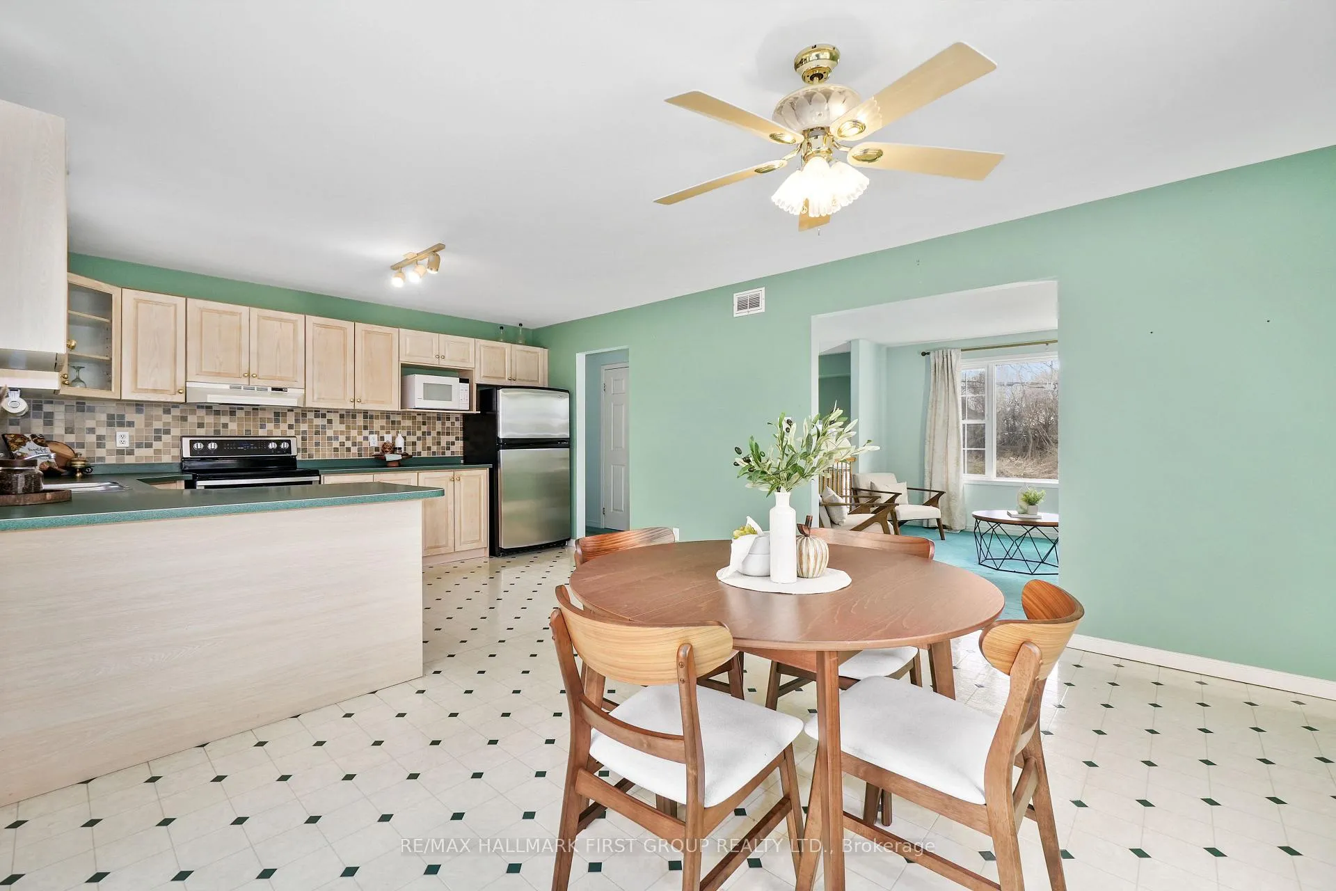 Photo 10 of 25 Price Street E, Brighton — HOMEH