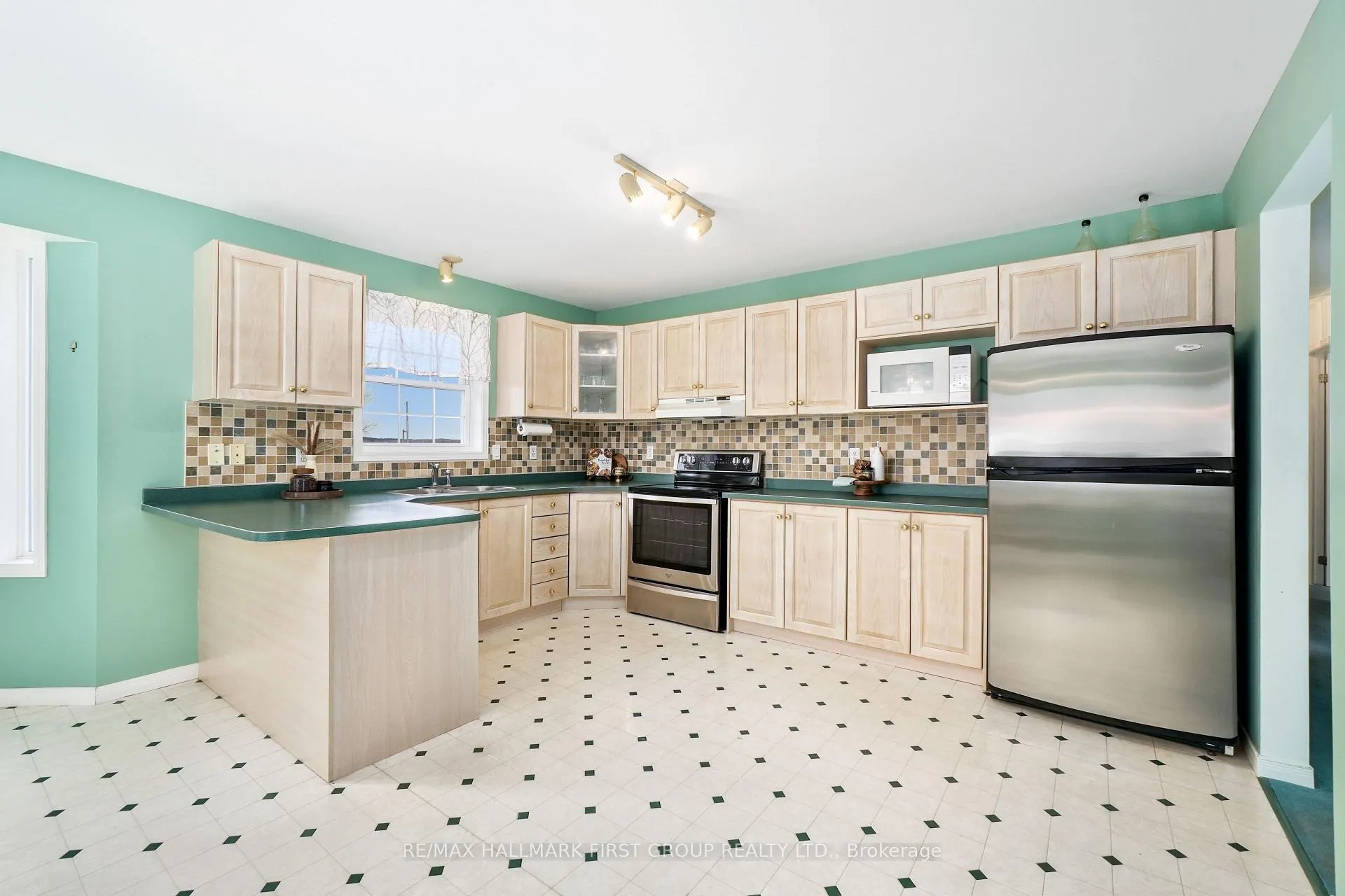 Photo 11 of 25 Price Street E, Brighton — HOMEH